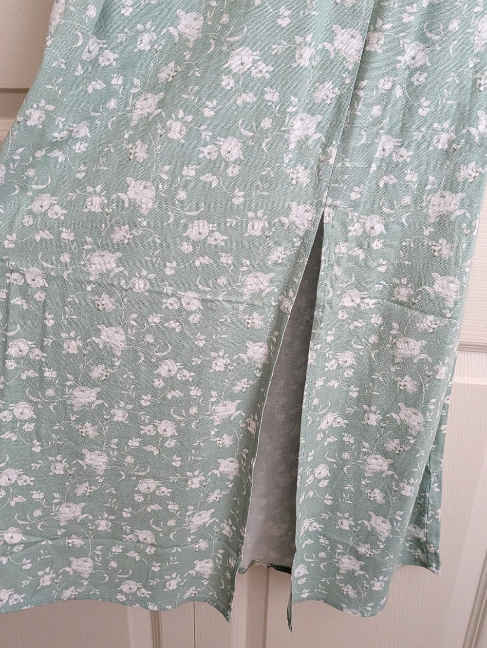 Francesca’s Sage Floral Puff Sleeve Midi Dress - Picture 5 of 9